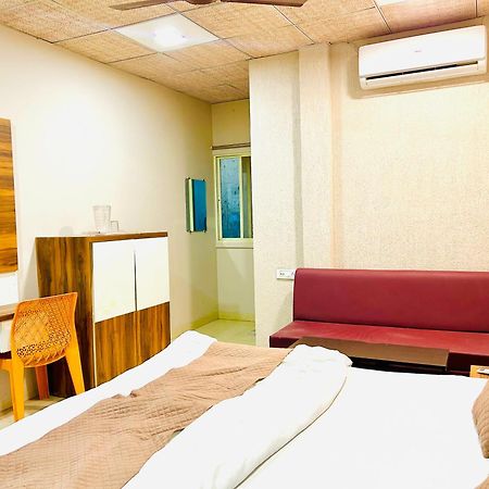 Jagtara Residency Hotel Indore Buitenkant foto