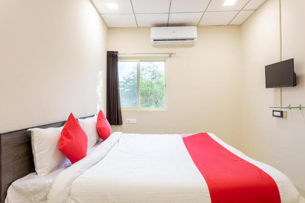 Jagtara Residency Hotel Indore Buitenkant foto