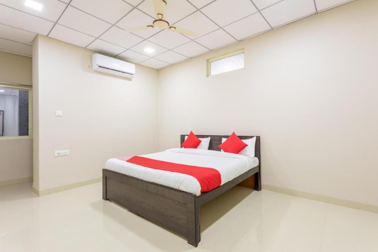 Jagtara Residency Hotel Indore Buitenkant foto