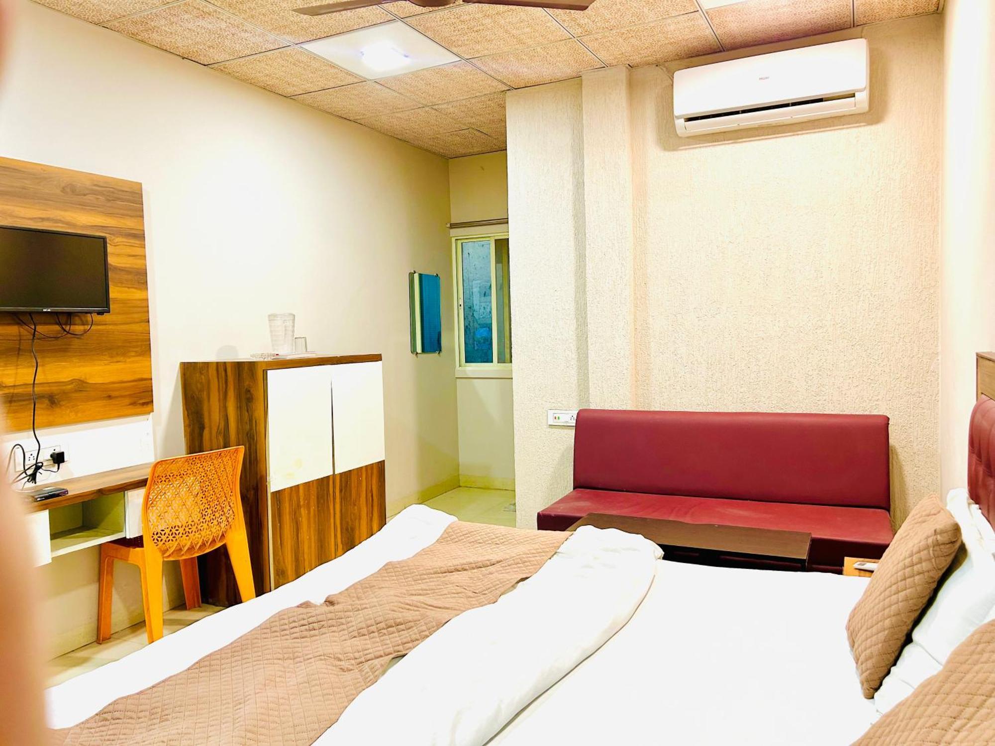 Jagtara Residency Hotel Indore Buitenkant foto