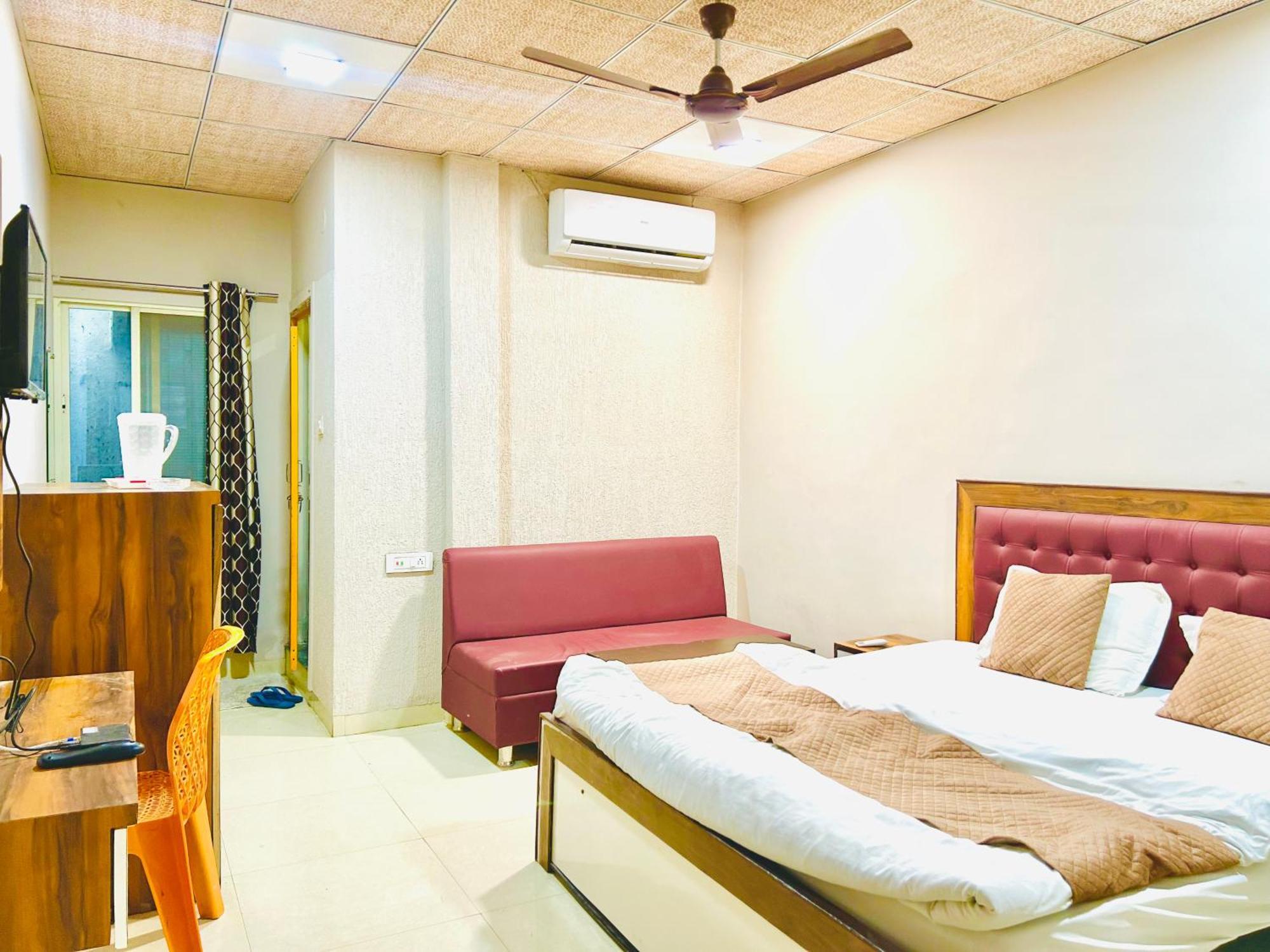 Jagtara Residency Hotel Indore Buitenkant foto