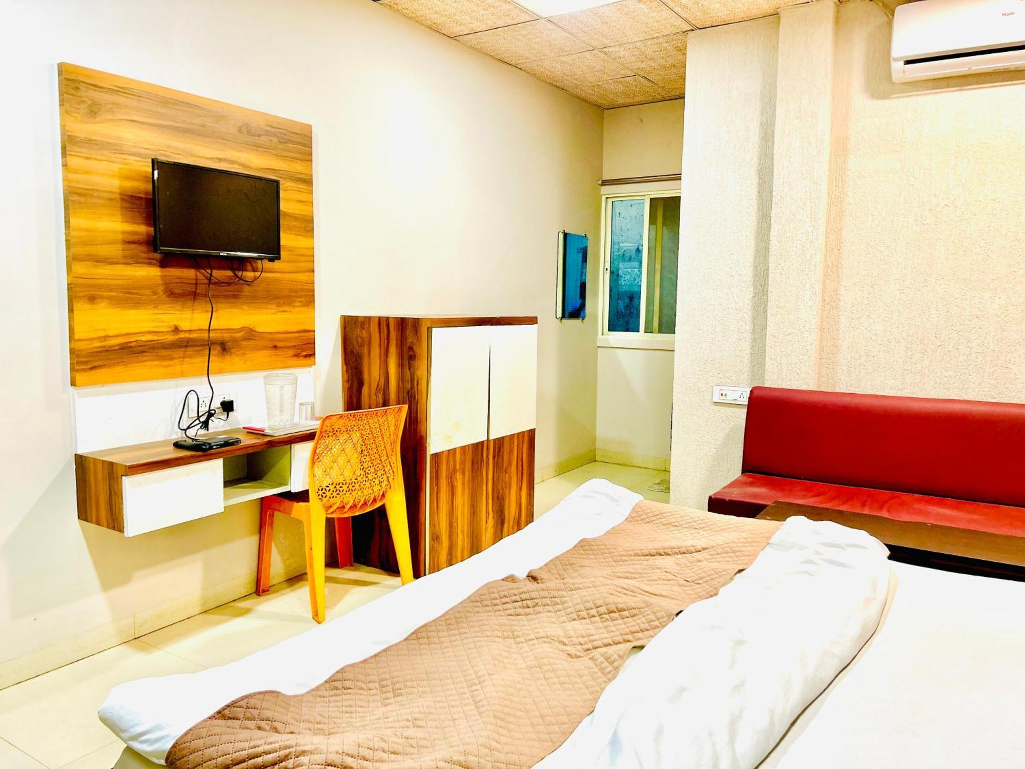 Jagtara Residency Hotel Indore Buitenkant foto